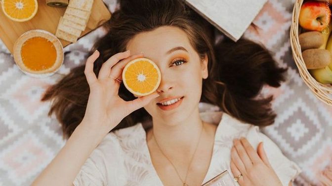 C vitamini cilde iyi geliyormuş. Cildime direkt limon sürsem faydası olur mu?