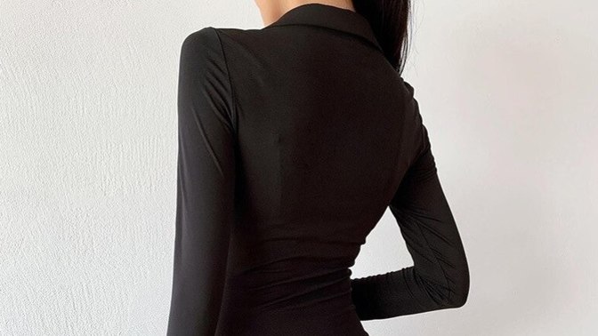 Bu elbise fazla mi acik?