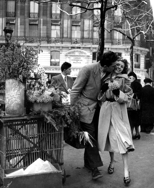 Siyah-Beyaz fotoğrafların ve filmlerin yarattığı albeninin eski olması dışında sizce sebepleri nelerdir?