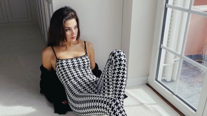 Hande Erçel güzel mi?