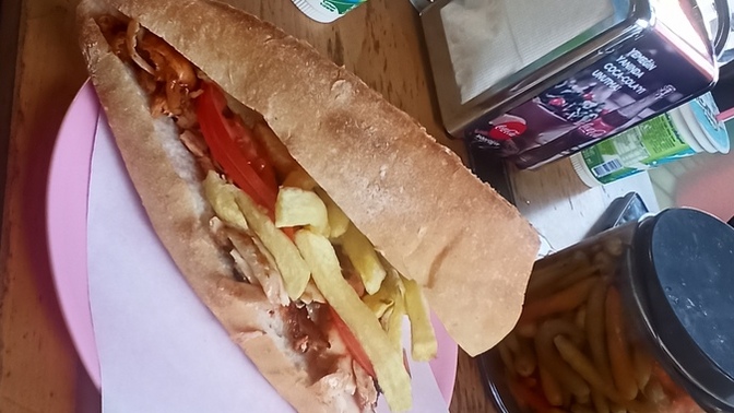 Döner ekmek severmiyiz yanında BiBer turşusu 😋?