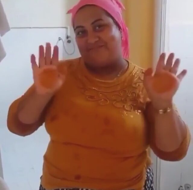 Kına yakıyorum bol bol.