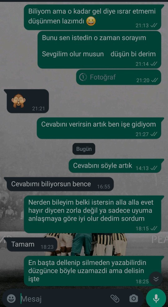 Sizce neden bu şekilde bir mesaj attı durduk yere? Kızlar neden böyle yapıyor?