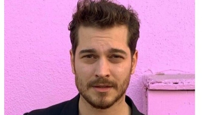 Çağatay Ulusoy yeni rolünde jigolo olacak! Sevenlerinden tepki alır mı?