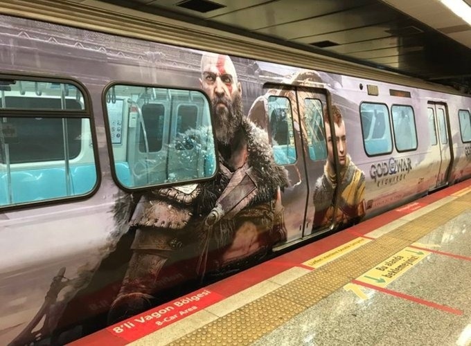 İstanbul M2 metrosunda God of War oyununun reklamı yapılmış. Oyun sektörü giderek gelişmiyor mu?