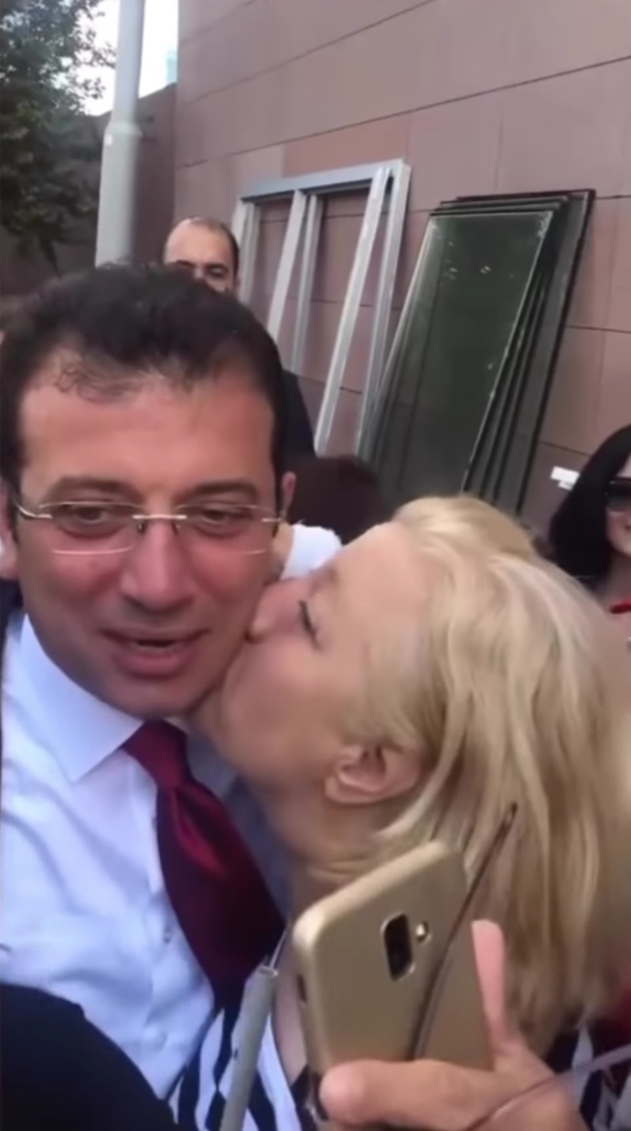 Hıhım o bir siyasetçi hıhım😍