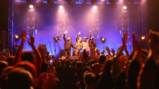 Şu anda bir konserde olsaydınız bu kimin konseri olurdu 🥂🥁?