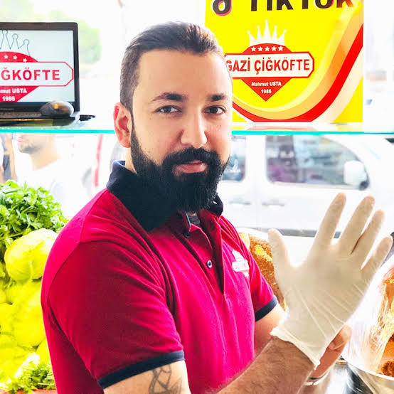 Yatarken izlediğiniz saçma sapan videolar var mı?