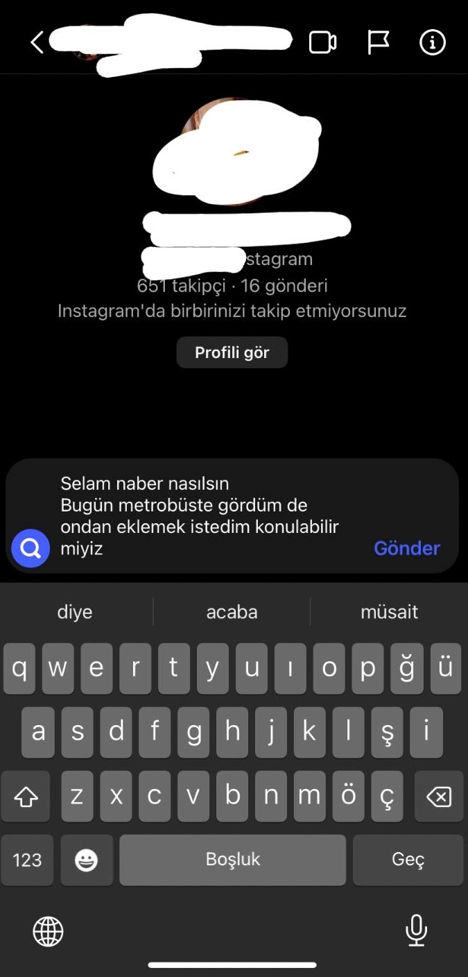Bu kızı metrobüste gördüm, bir şekilde bulup ekledim ama böyle mesaj atsam ne cevap verir?