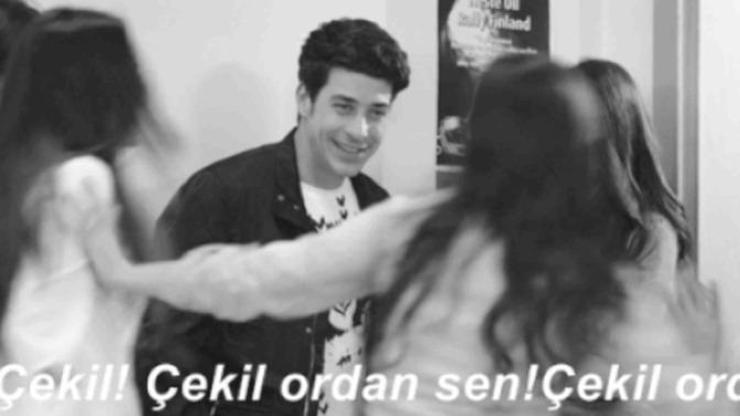 Sevgilinizin hoşlanmadığı, istemediği bir karşı cinsi takip eder misiniz?