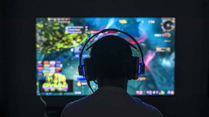 30 yaş üstü birinin, telefon oyunu oynaması garip mi sizce?