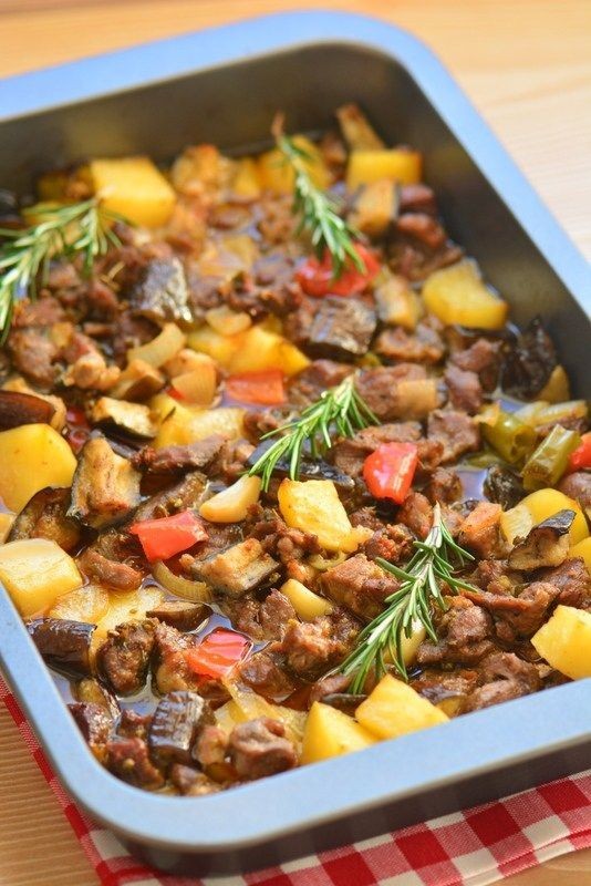 Fırında sebzeli kebap yemeğinde olmazsa olmaz malzemeler hangileri?