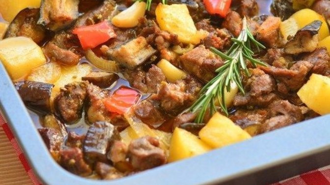 Fırında sebzeli kebap yemeğinde olmazsa olmaz malzemeler hangileri?