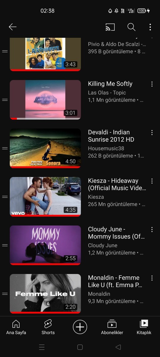 Uzun yolculukta dinlenecek şarkı öneriniz var mı?