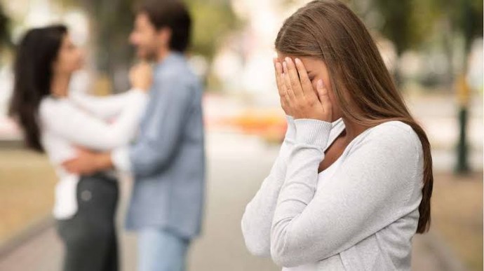 Eşinizin veya sevgilinizin sizi aldattığını nasıl anlarsınız?