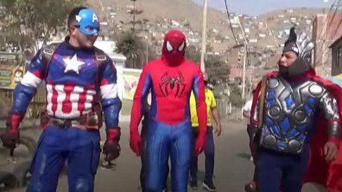 Peru'da Halloween sırasında Marvel karakterleri gibi giyenen polislerin uyuşturucu satıcılarını tutuklaması gündem oldu?