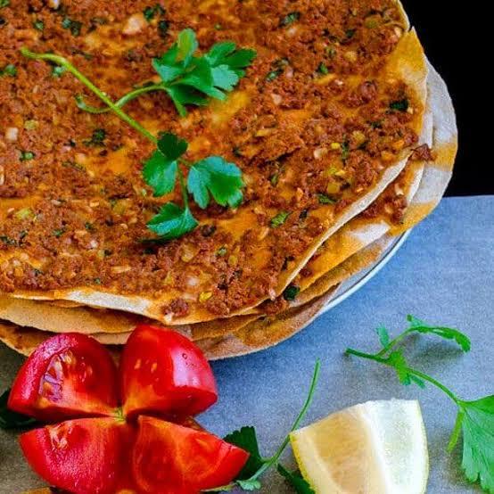 Diyettesin ve canın lahmacun çekti. Diyetini bozar mısın?