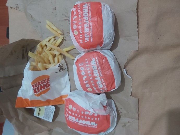 Hamburger seven var mı. Bu saatte aç olan var mı 😁?