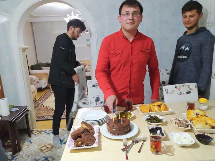 Yeni yaşım hayırlı olsun alırım ağa 22 oldum artık pastayı kesiyoruz o zaman o kadar !!!