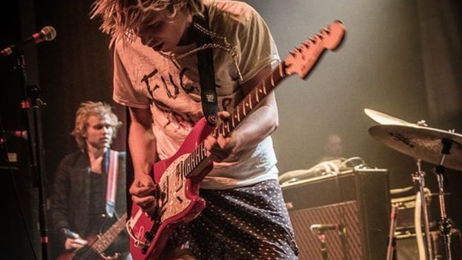 Hangi rock grubunda çalmak isterdin?