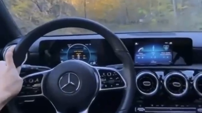 Bu mercedesin modeli nedir gençler?