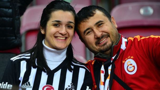 Tuttuğunuz takımın maç günü sevgiliniz buluşmak istese ne yaparsınız?