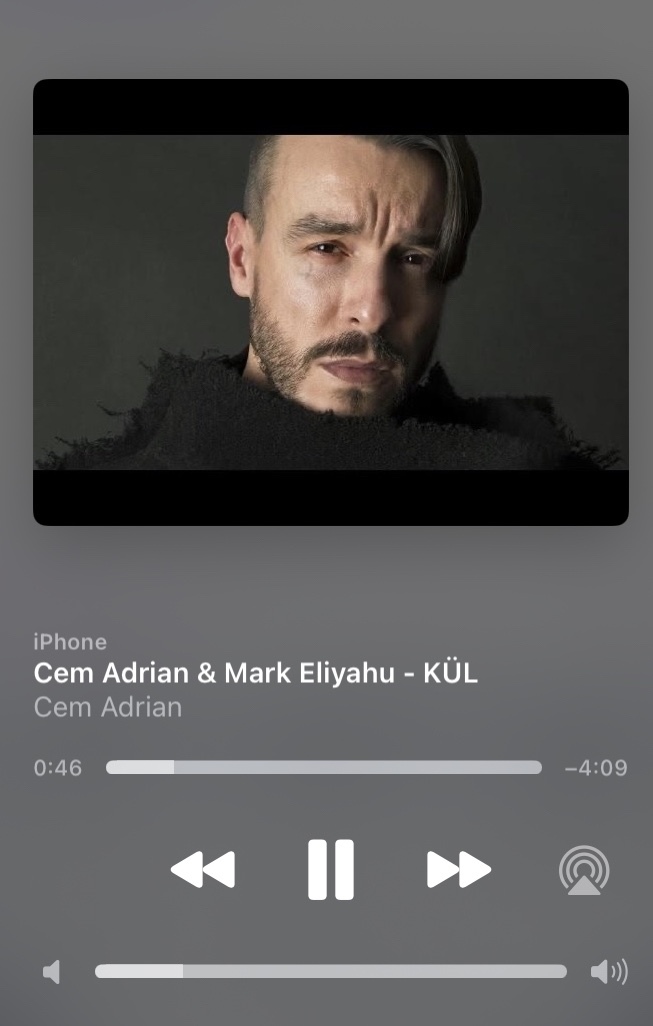 Sizi duygulandiran sarkiyi paylasir misiniz?