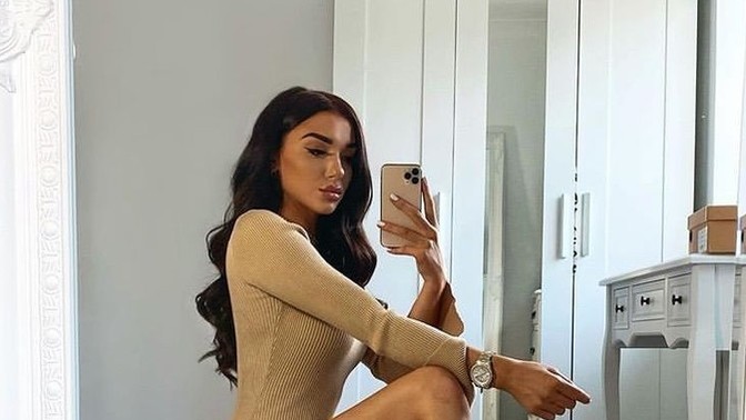 "Taş gibi kız" denildiği an aklına ilk yüz güzelliği mi yoksa fizik güzelliği mi geliyor?