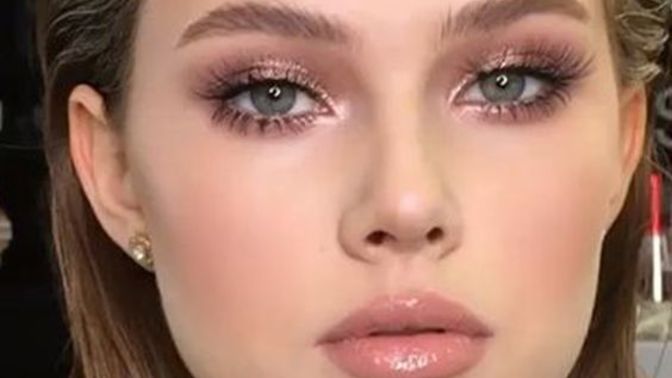 Islak bitişli makyaj yapmak demode mi?