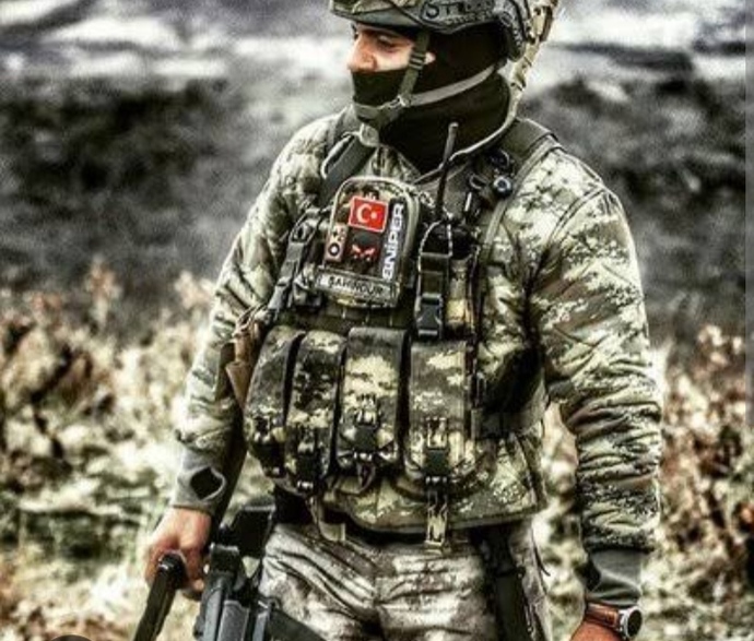 Hayranlığın sebebi üniforma mı? Kişilik mi? kahramanlık mı?