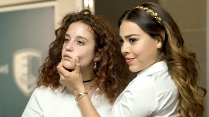 Erkekler makyajlı kadınları mı beğenirler yoksa makyajsız bakımlı kadınları mı?