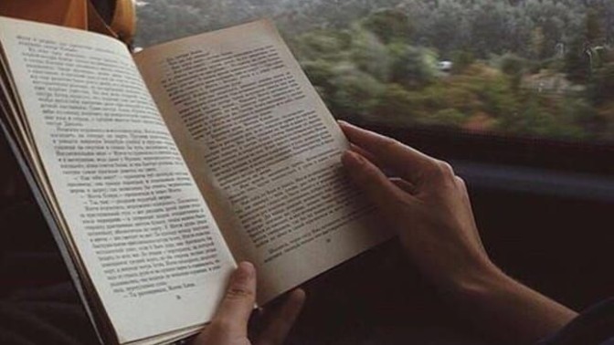 Bana önerebileceğiniz dili çok ağır olmayan yabancı roman var mı?