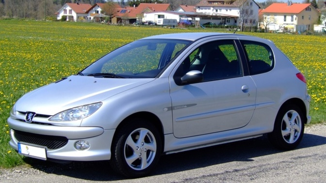 Peugeot 206 marka/model araç nasıldır, alınır mı? Memnun kalır mıyız?
