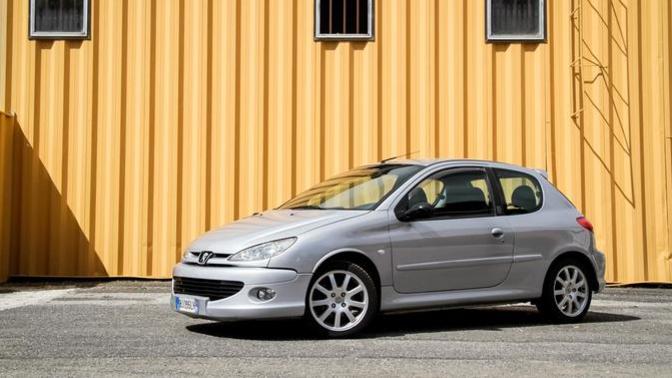 207 motorlu Peugeot 206 olur mu?