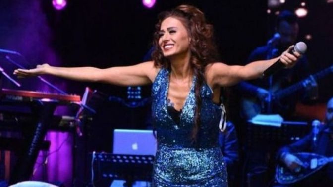 Yıldız Tilbe mi? Sibel Can mı?