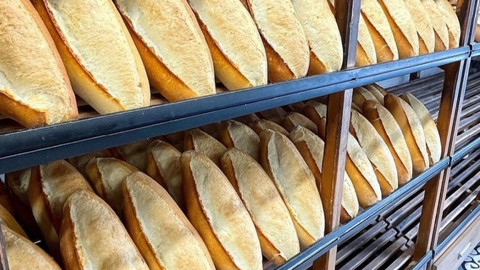 Ekmek 7.50 TL yi görecek diyorlar iki gözümün çiçeğinden nasıl vazgeçeceğim? Sizin orada ekmek ne kadar?