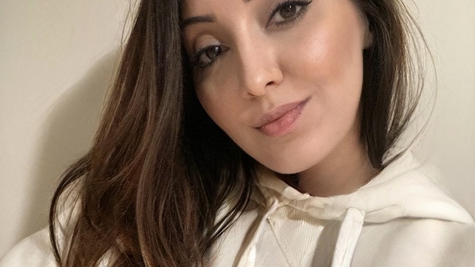 Mutsuzluğum yüzümden çok belli oluyormuş. Sizce de öyle mi?