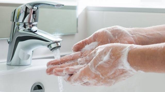 Cips veya tuzlu çekirdek yedikten sonra ellerinizi yıkar mısınız?