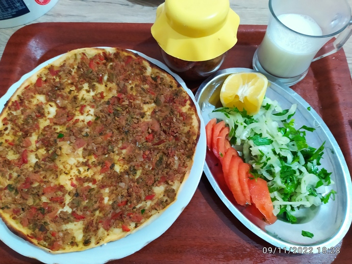 Sizin yaşadığınız yerde lahmacun kaç lira?