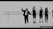 Dinlemeden duramam dediğin o şarkı hangisi? Paylaşır mısın?