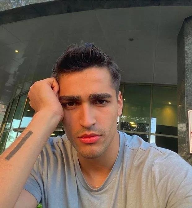 Z kuşağının En yakışıklı Türk ünlü erkeği sizce kim ?