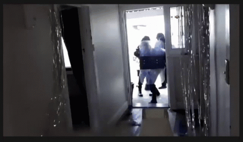 Oyunda tam adama nişan almışken evi polis basarsa tepkiniz ne olurdu?