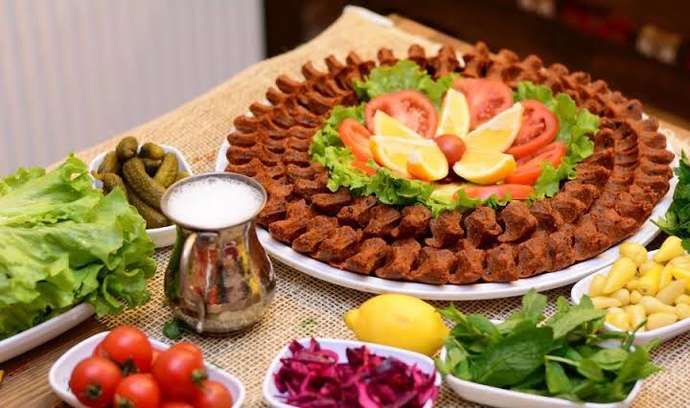 Çiğ köfteyi dürüm olarak mı yersiniz, porsiyon olarak mı?