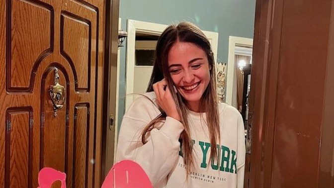 Bugün benim doğum günüm😀🎀 Kutlamak ister misiniz😀?