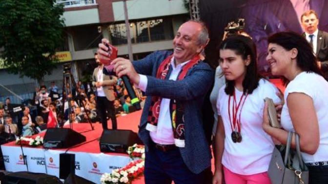 Önce fotoğraf çektirdiler sonra sizi tanımıyoruz dediler! Sizce tanımıyor olabilirler mi?