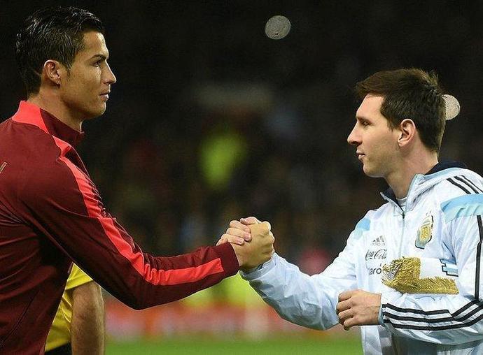 C. Ronaldodan flaş açıklama: PSGde forma giyebilirim! Ronaldo ve Messi birlikte oynar mı?