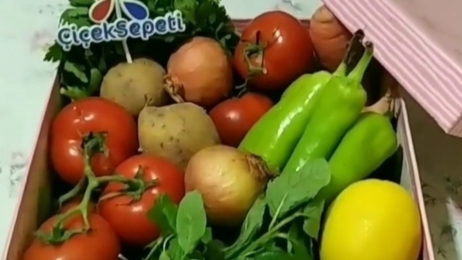 Sevgilim böyle bir hediye yollamış. Bu adam ne yapmak istiyor? Beni sevmiyor mu? Sizce böyle bir adamdan olur mu?