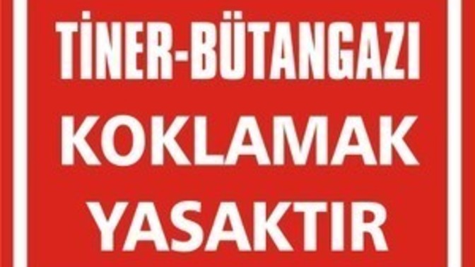 Özellikle güzel kokmamasına rağmen koklamak istemeye devam ettiğin şey ne?
