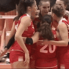 Voleybolda kızlar neden hep popoları elleşerek sevinir😂?