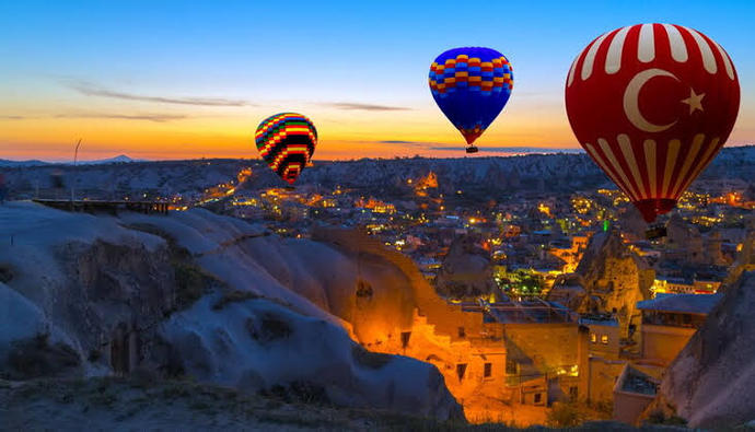 Yeniden merhaba diyeceğim güneşeGövdemde akan nehirlereBulutlar gibi uzayıp giden düşünceme